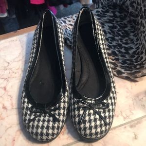 AEROSOLES black white houndstooth flats shoes 8